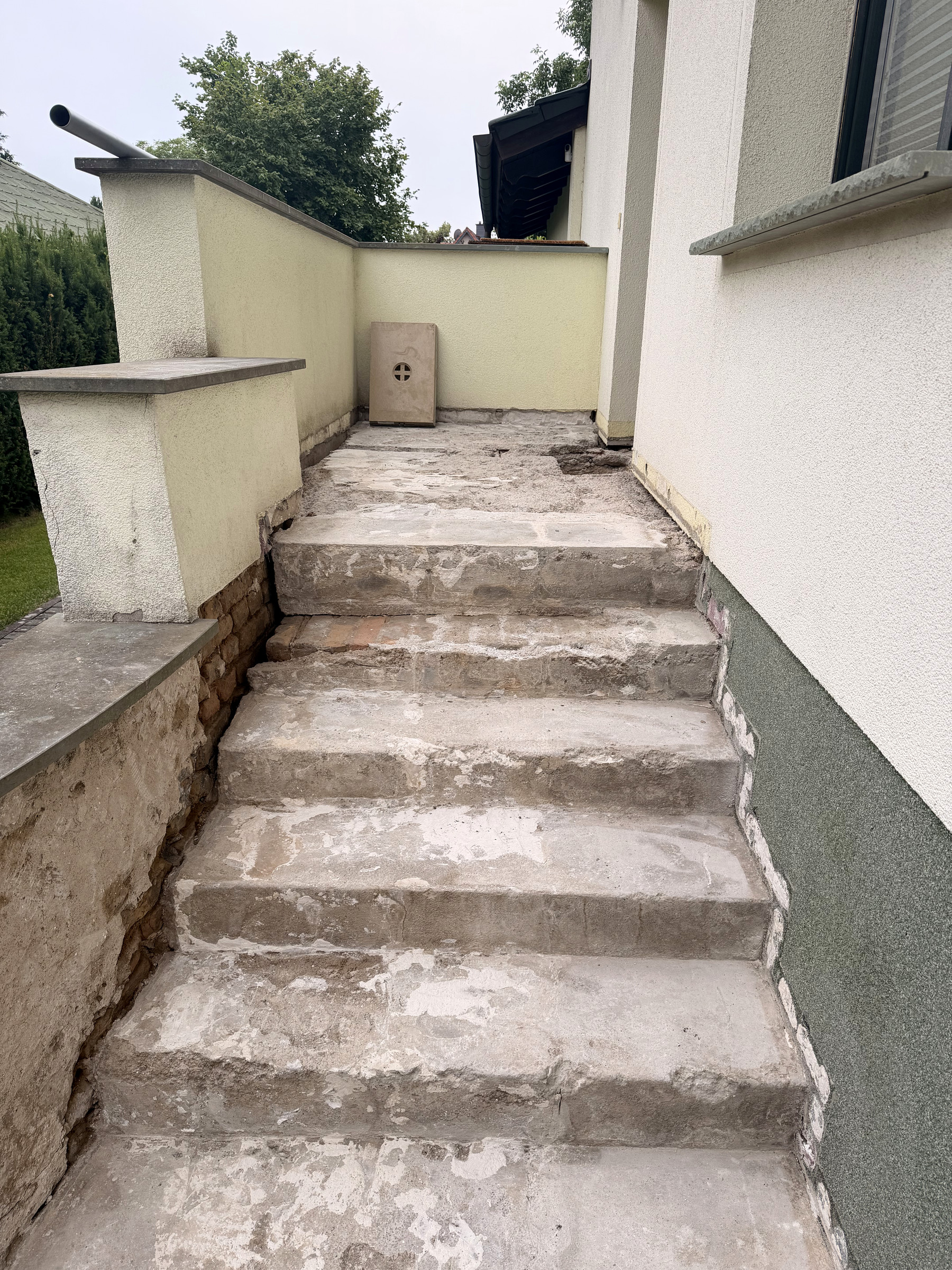 Außentreppe mit Entwässerung - Vorher